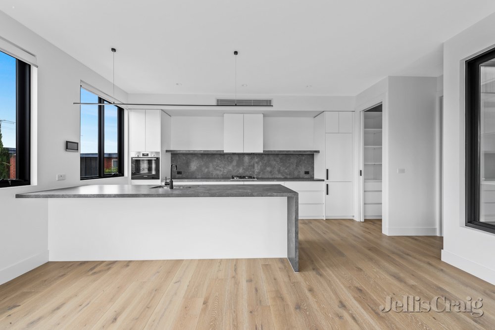 1/9 Smith Street, Thornbury image 2