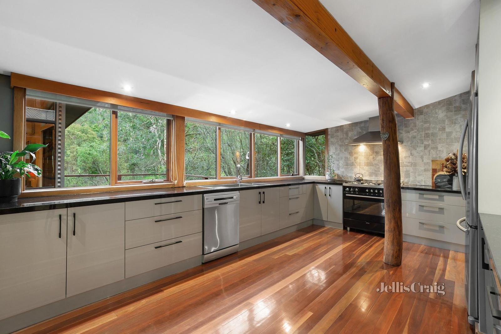 19 Somers Road, North Warrandyte image 3