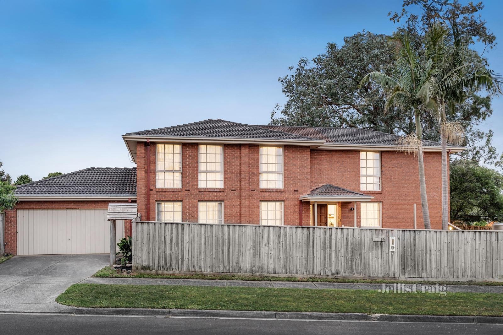 19 St Georges Court, Glen Waverley image 1