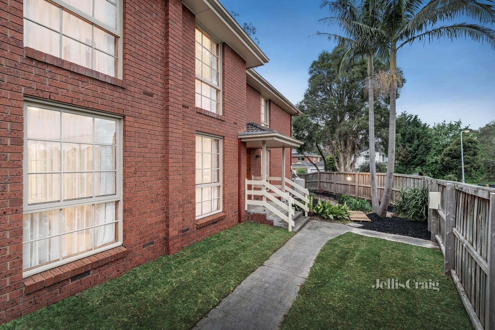 19 St Georges Court, Glen Waverley image 2