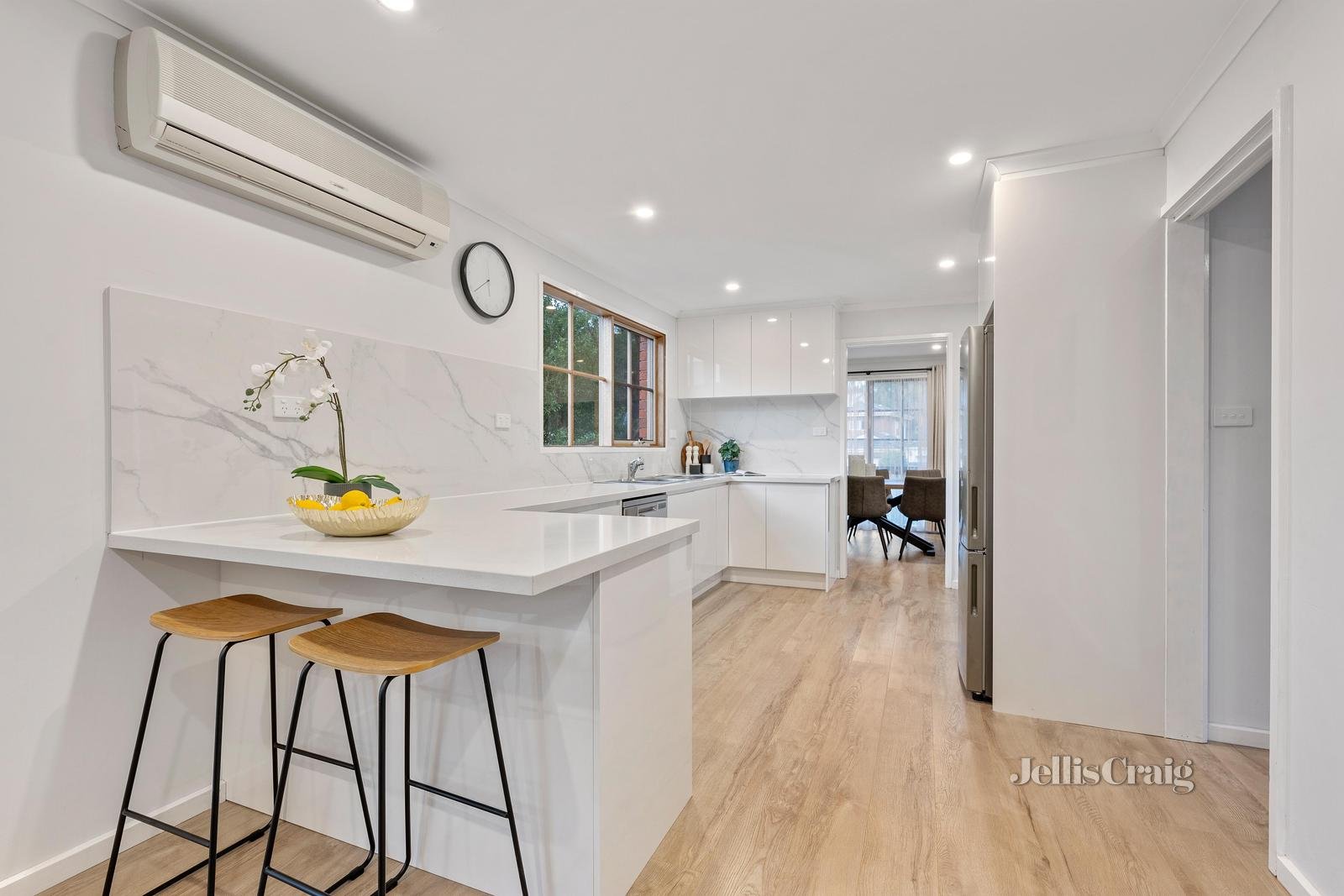 19 St Georges Court, Glen Waverley image 6