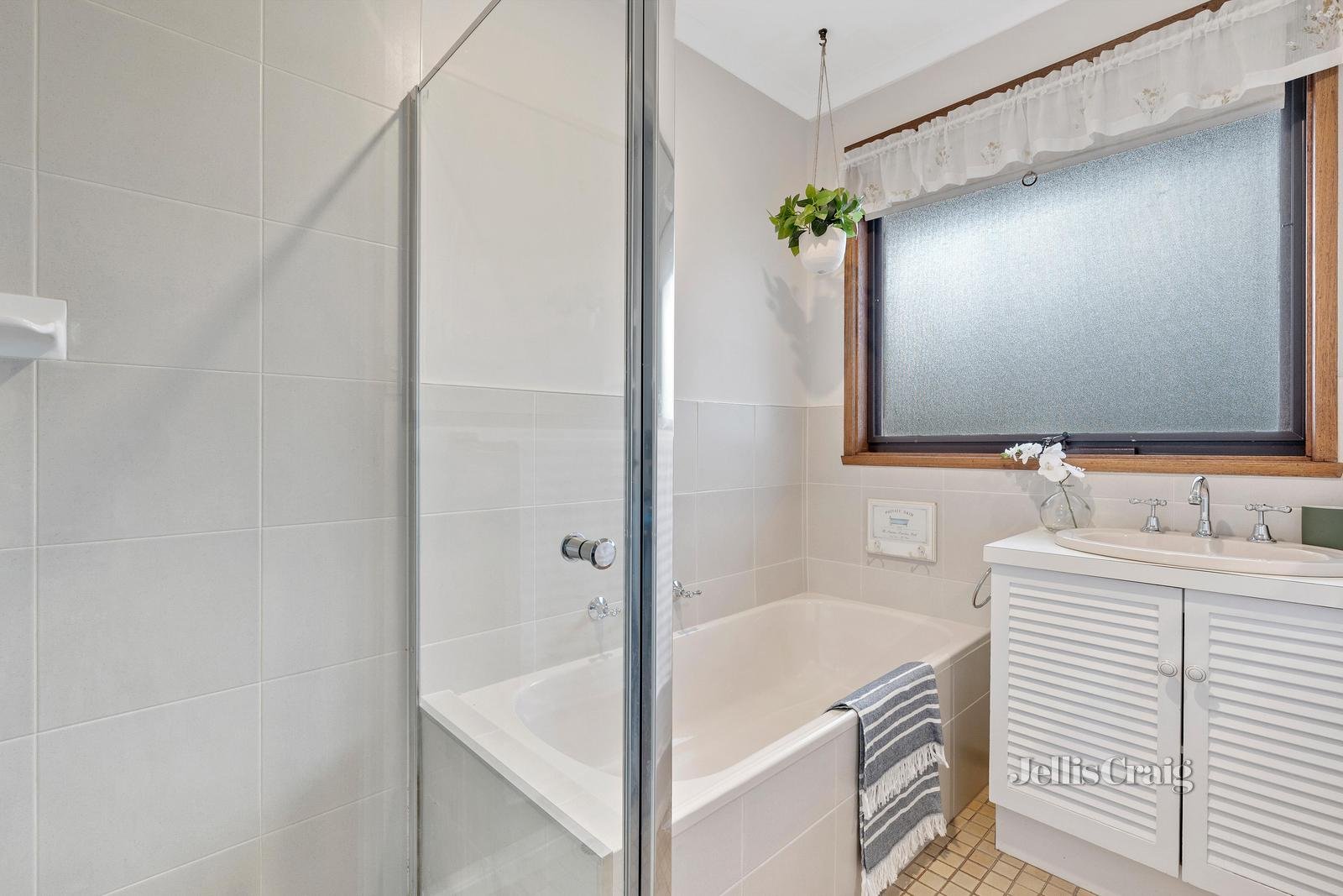19 St Georges Court, Glen Waverley image 13