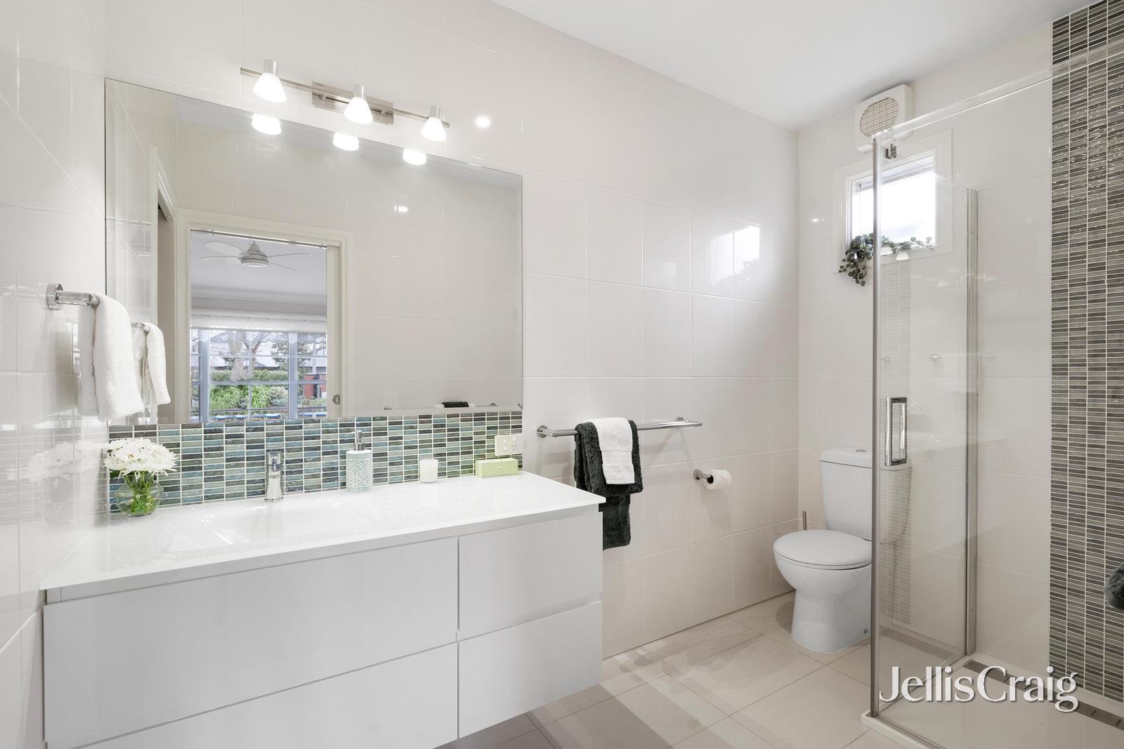19 St James Avenue, Mont Albert image 11