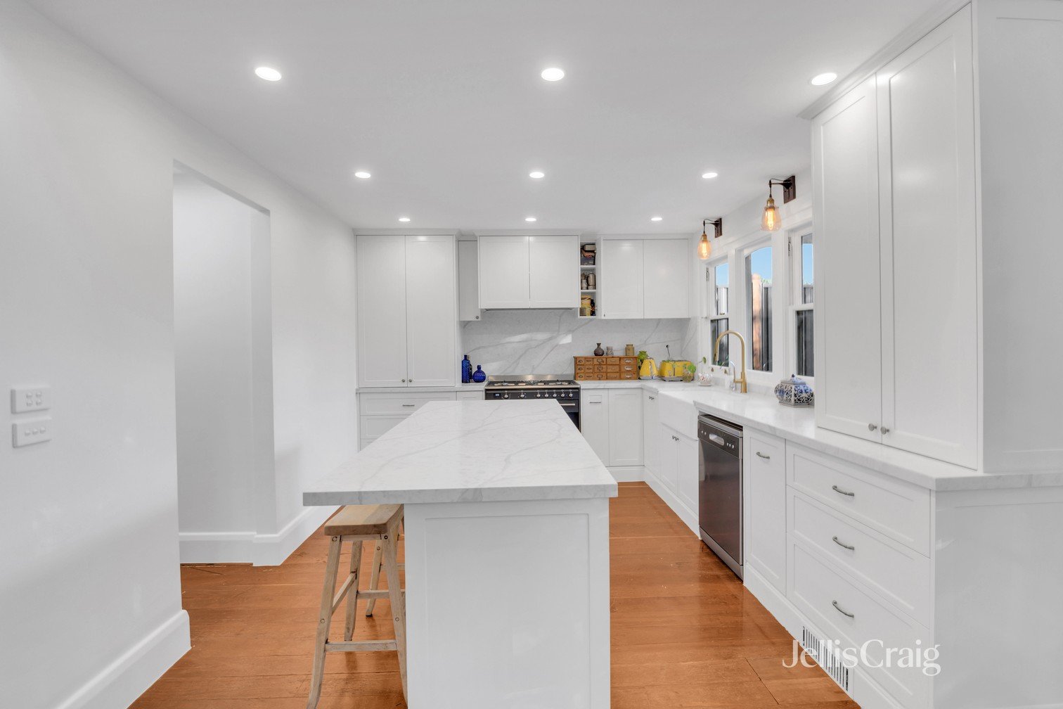 19 Suffolk Avenue, Coburg image 3