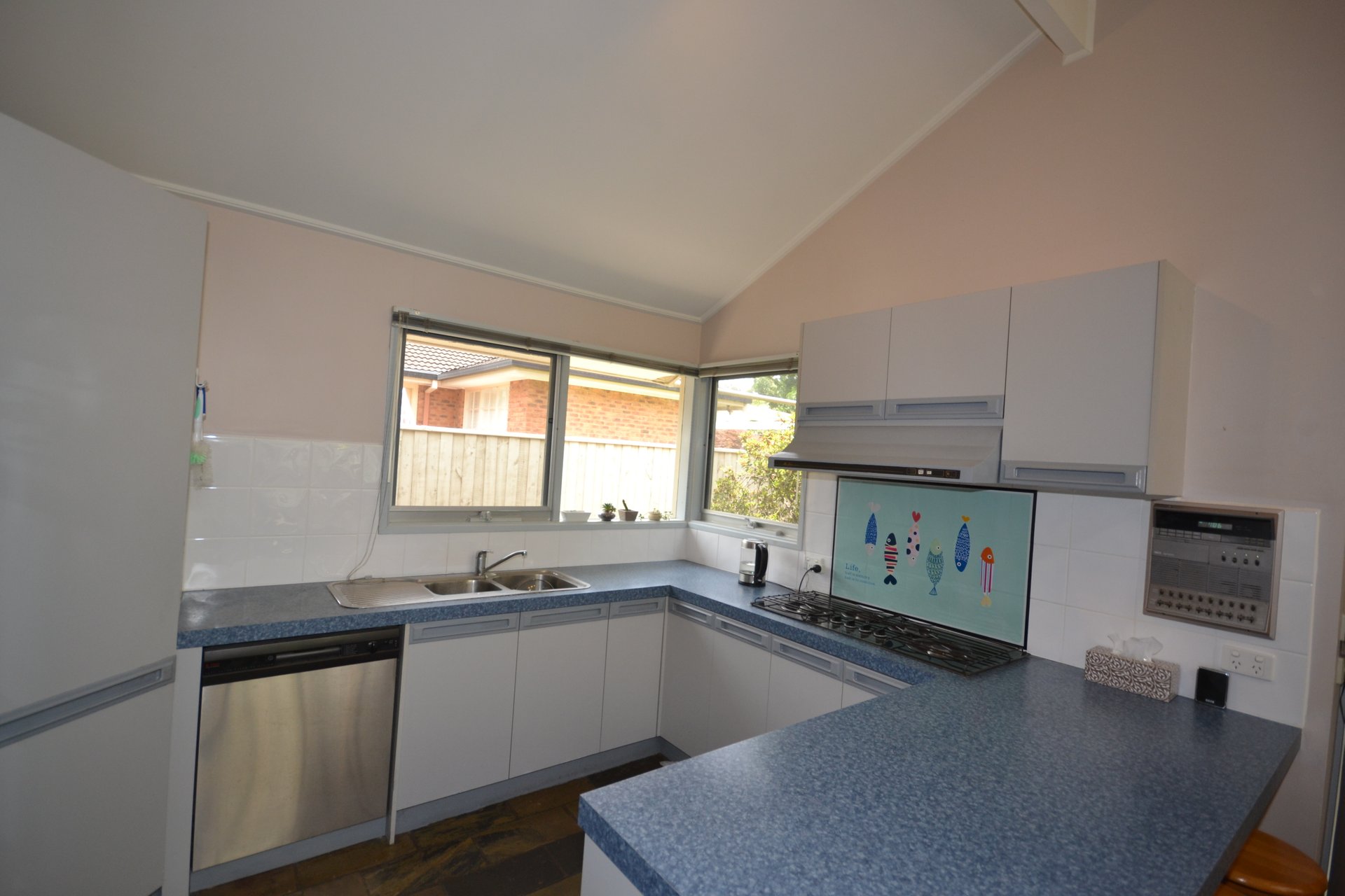 19 Summerhill Park Drive, Mooroolbark image 6
