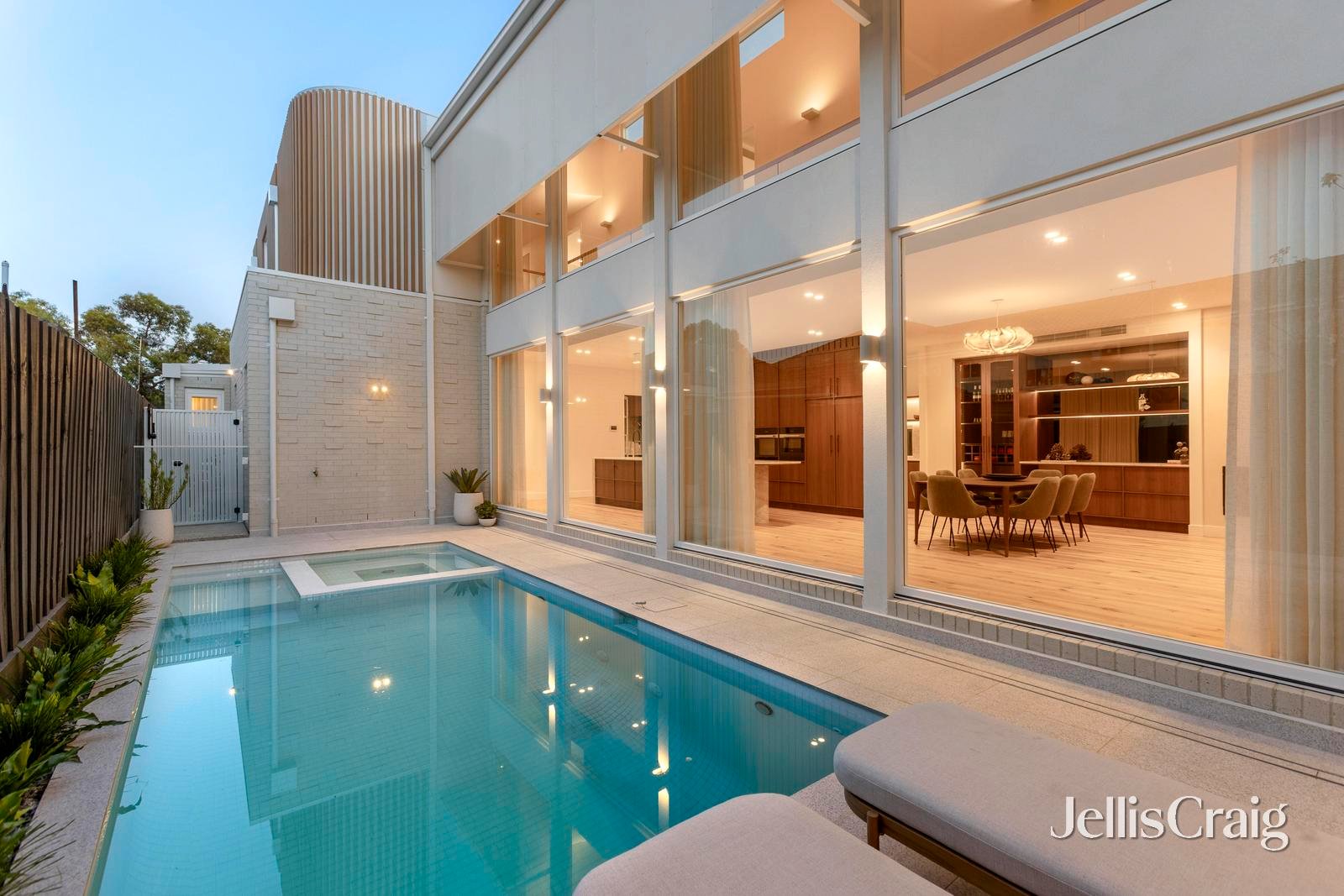 19 Swift Street, Northcote image 2