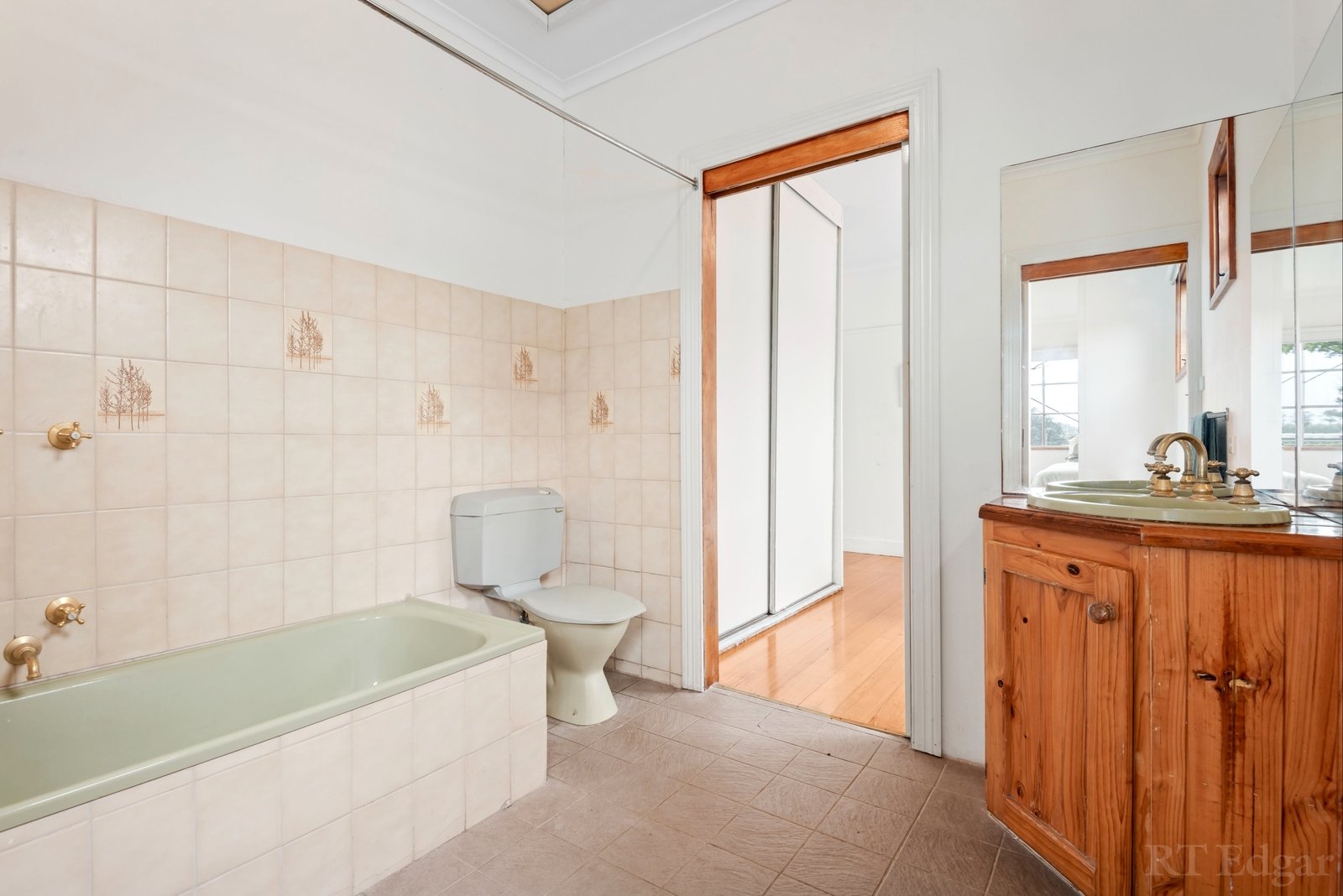 Property Gallery Thumbnail 14