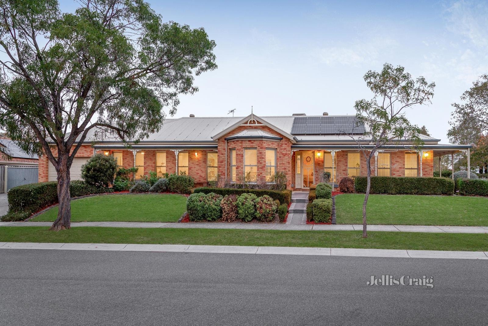 19 Thoroughbred Boulevard, Doreen image 1