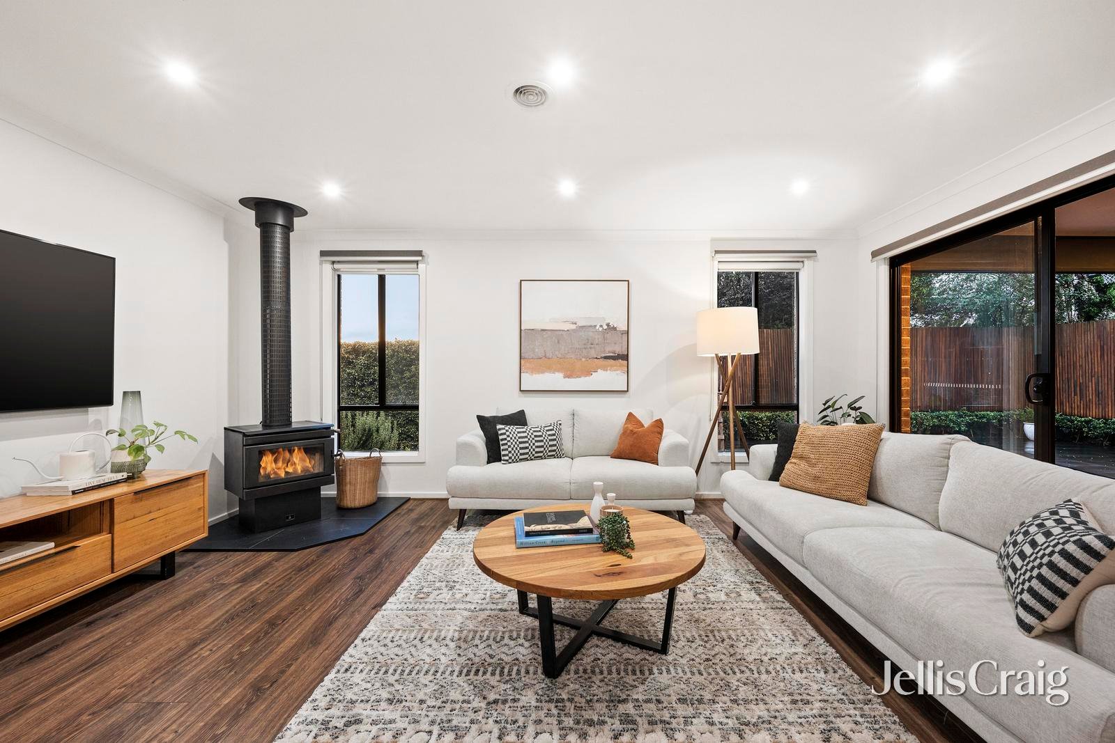 19 Tiverton Circuit, Mooroolbark image 3