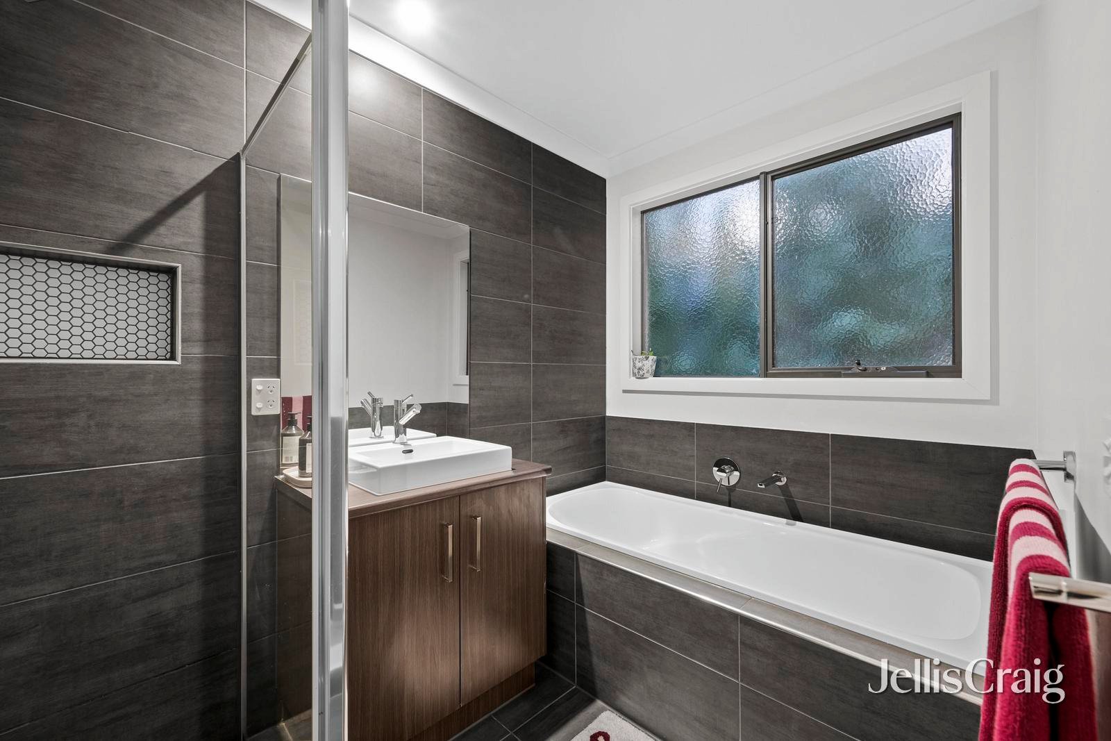 19 Tiverton Circuit, Mooroolbark image 12