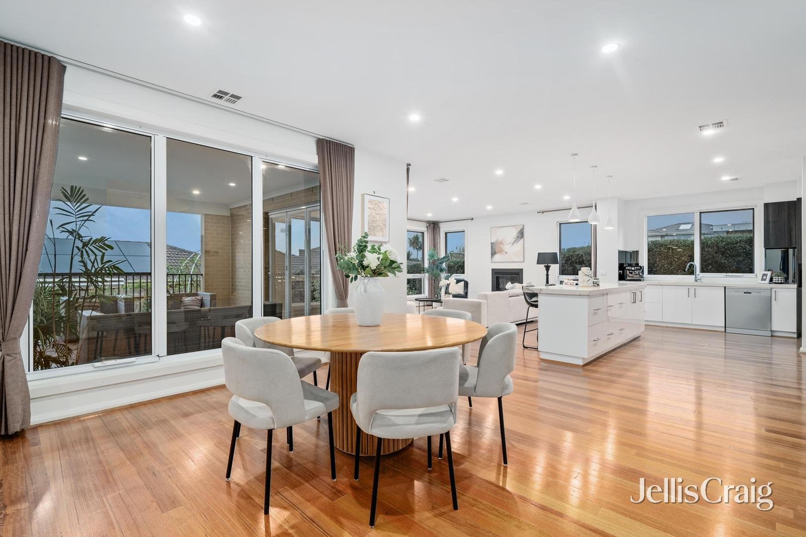 19 Trevor Court, Mount Waverley image 3