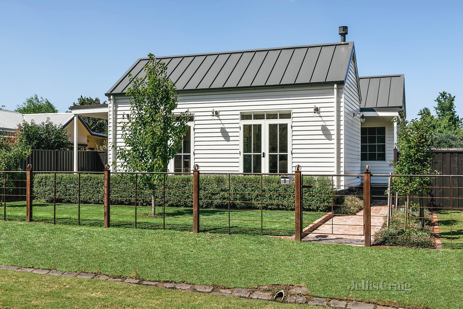 1/9 Ward Street, Kyneton image 1