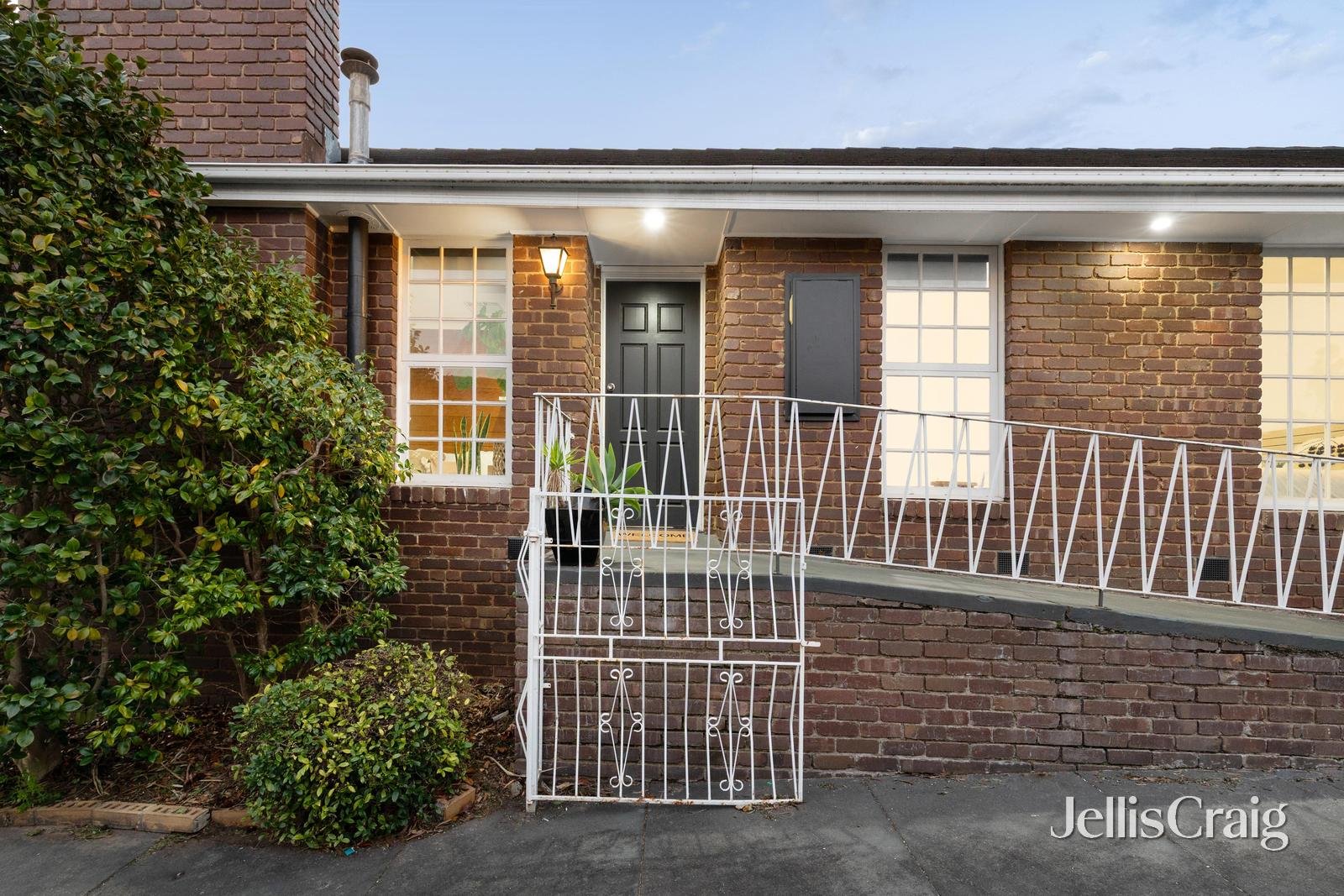 19 Warralong Avenue, Greensborough image 2
