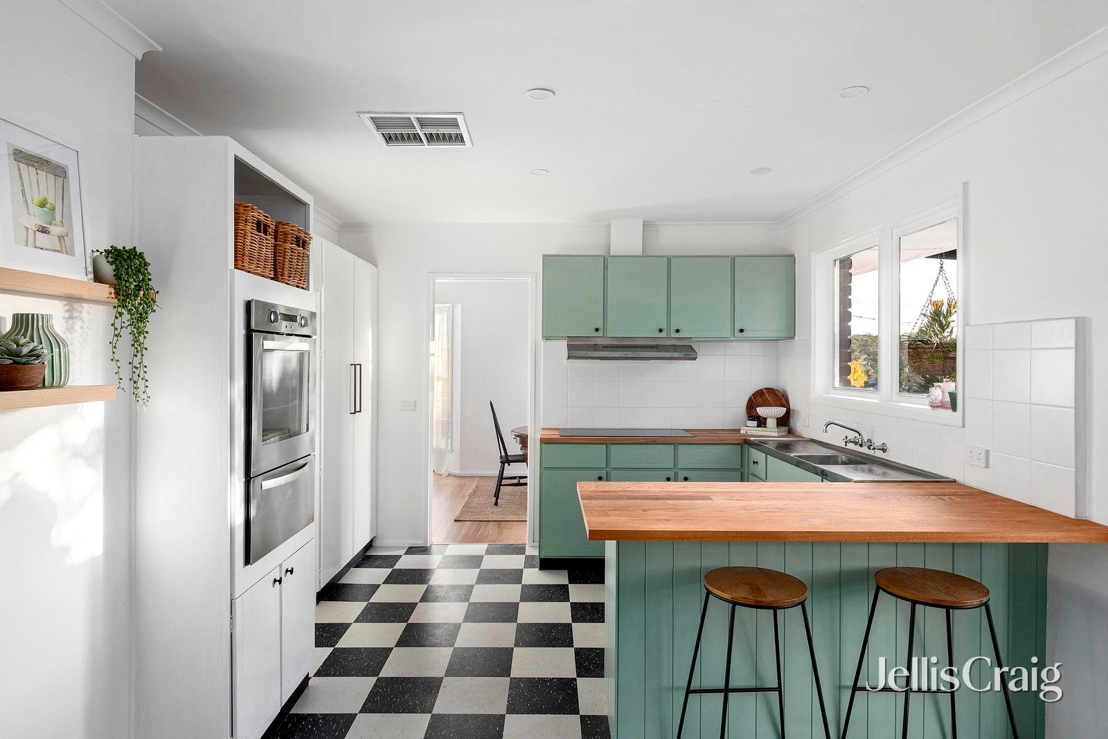 19 Warralong Avenue, Greensborough image 5