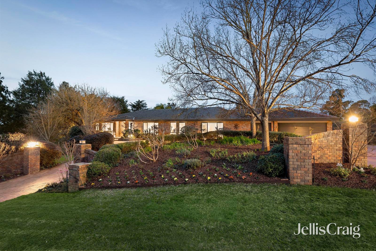 19 White Lodge Court, Donvale image 1