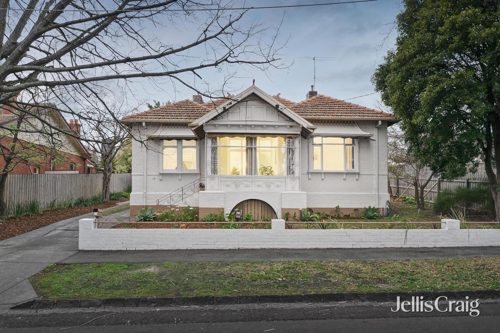 19 Willandra Avenue, Canterbury image 1