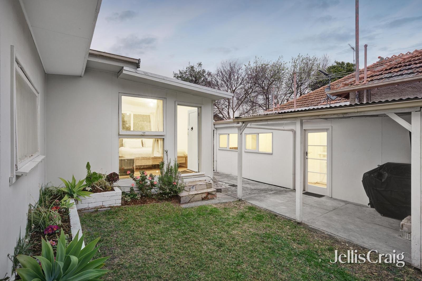 19 Willandra Avenue, Canterbury image 11