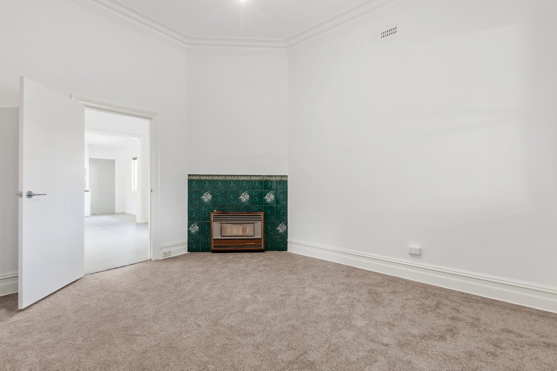 Property Gallery Thumbnail 3