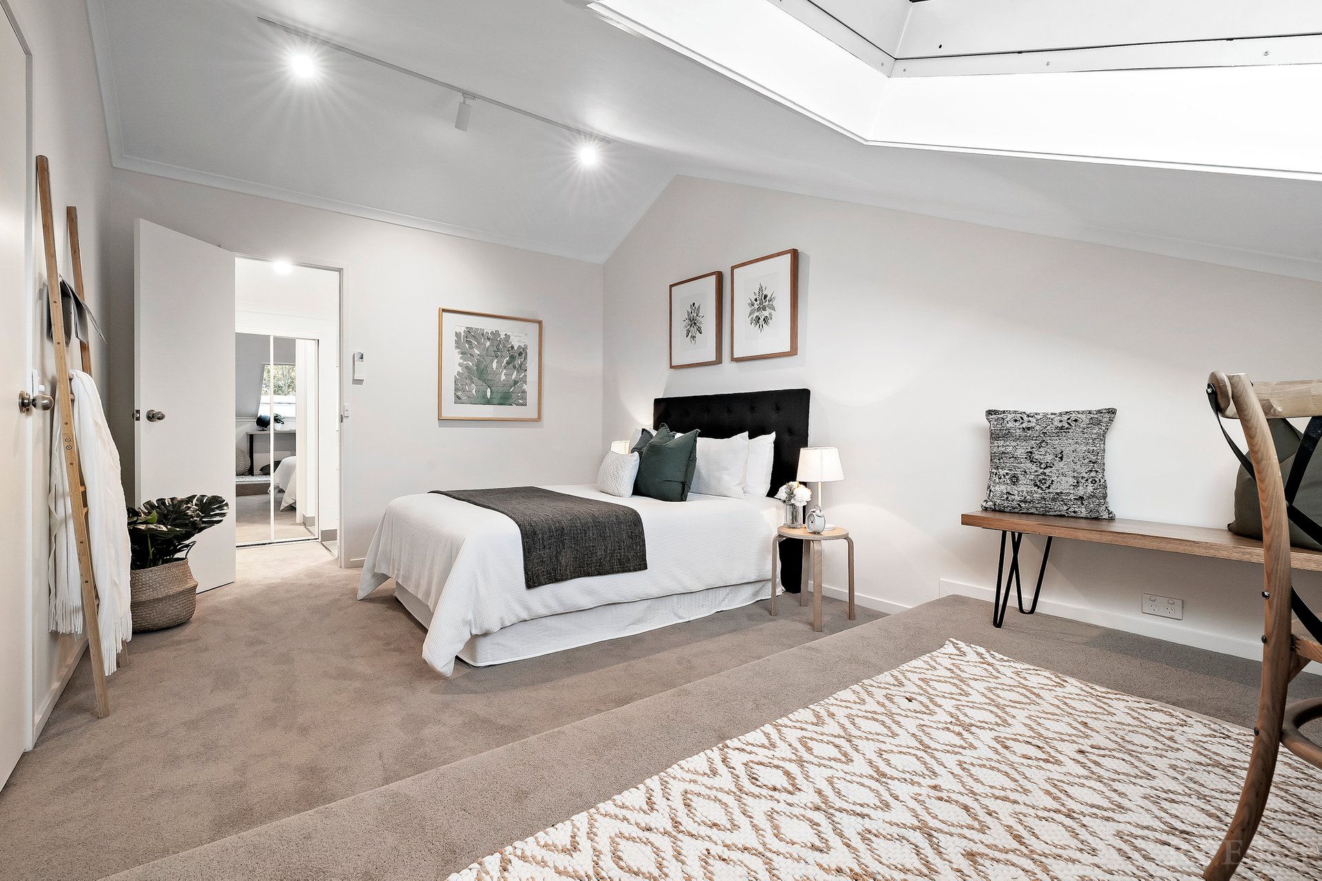 Property Gallery Thumbnail 8