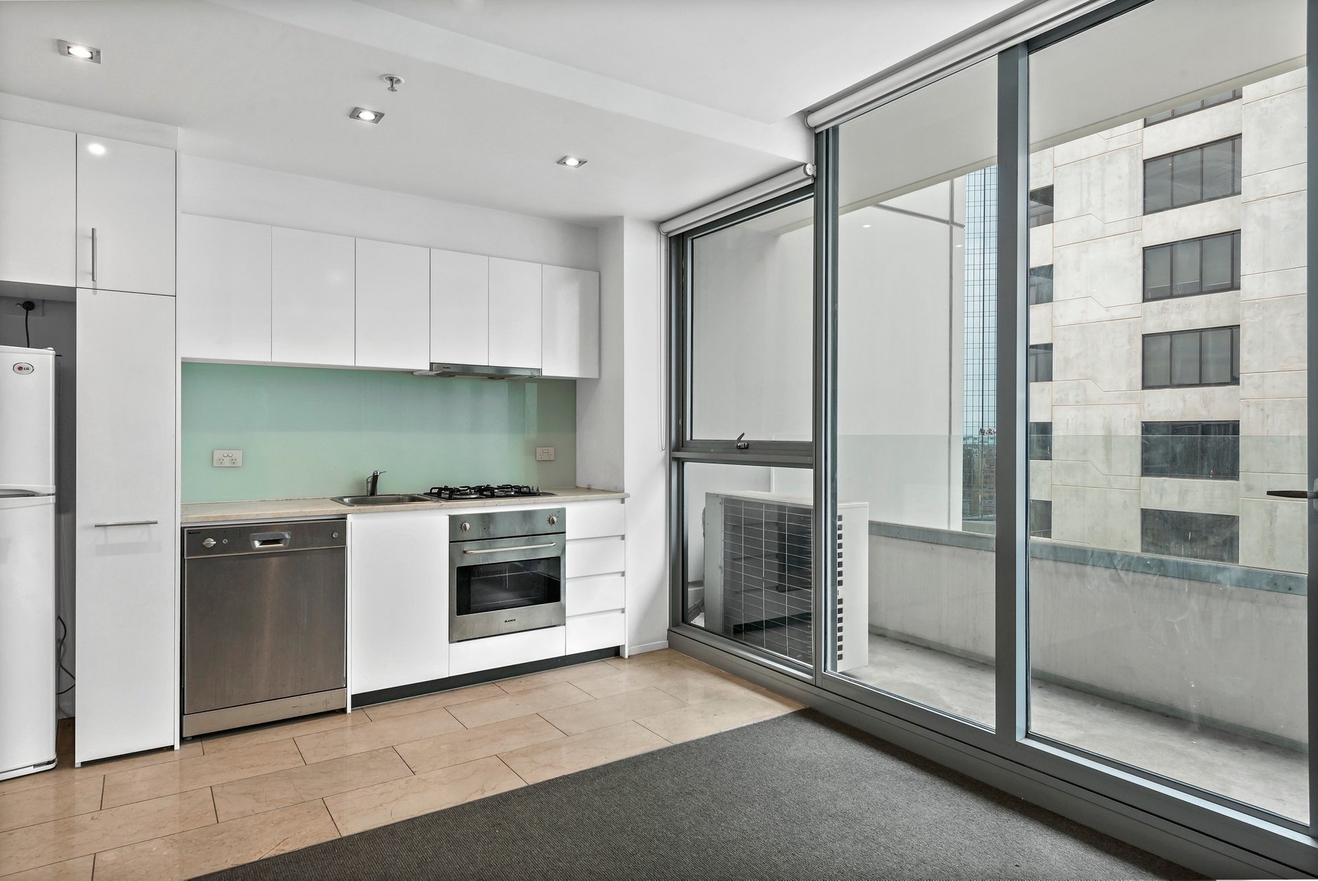 1901 / 8 Downie Street MELBOURNE