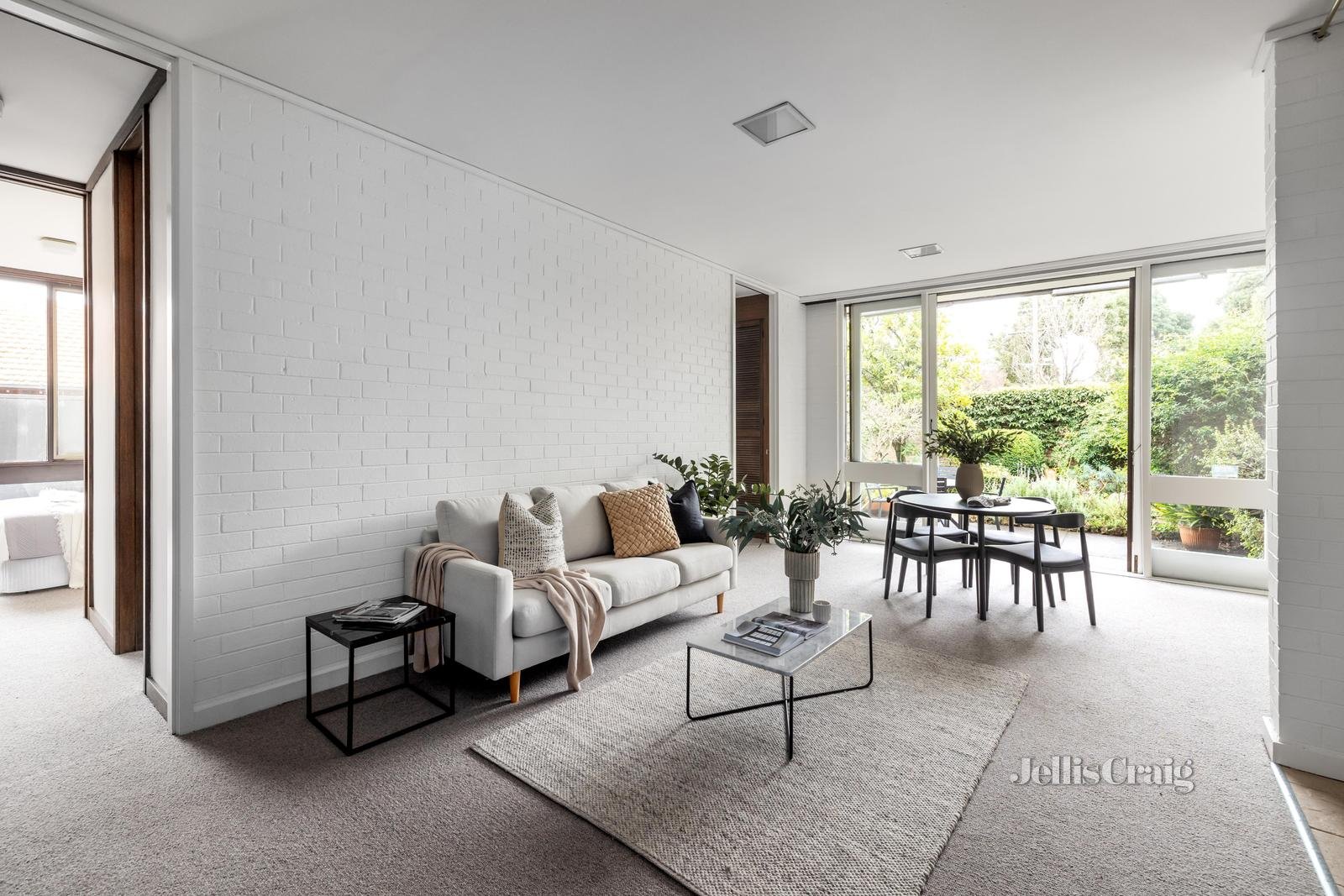 1/902 Toorak Road, Camberwell image 1