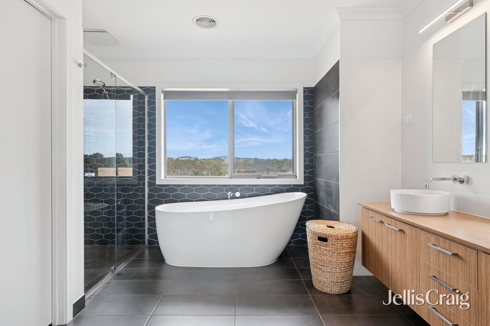 191 Bendigo Sutton Grange Road, Elphinstone image 9