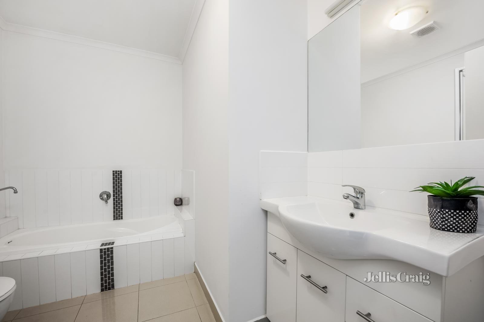 19/1 Manna Gum Court, Coburg image 9