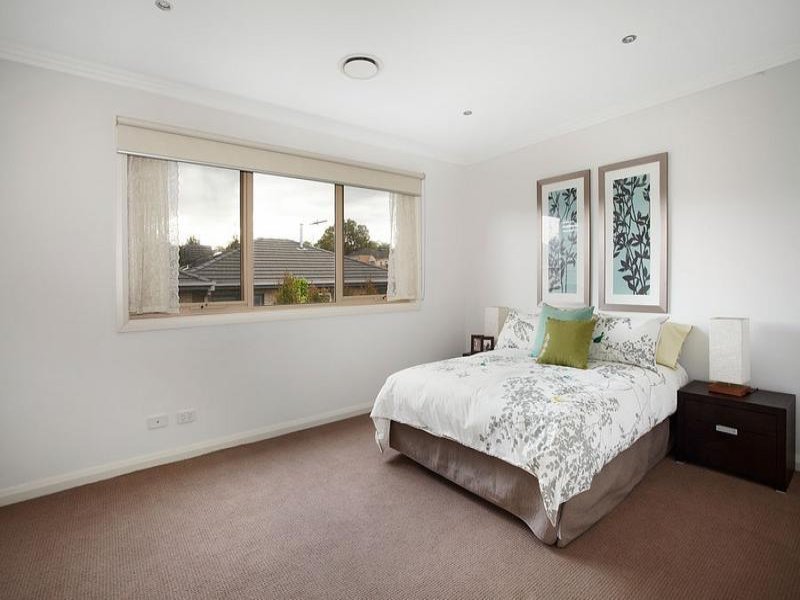 19/1 Nangnak Lane, Mont Albert image 5