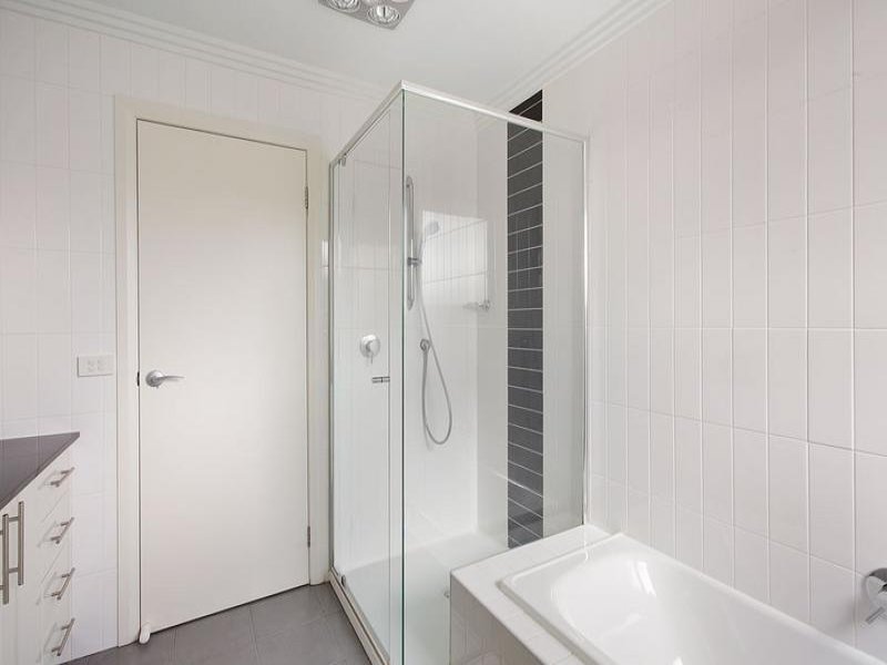 19/1 Nangnak Lane, Mont Albert image 6