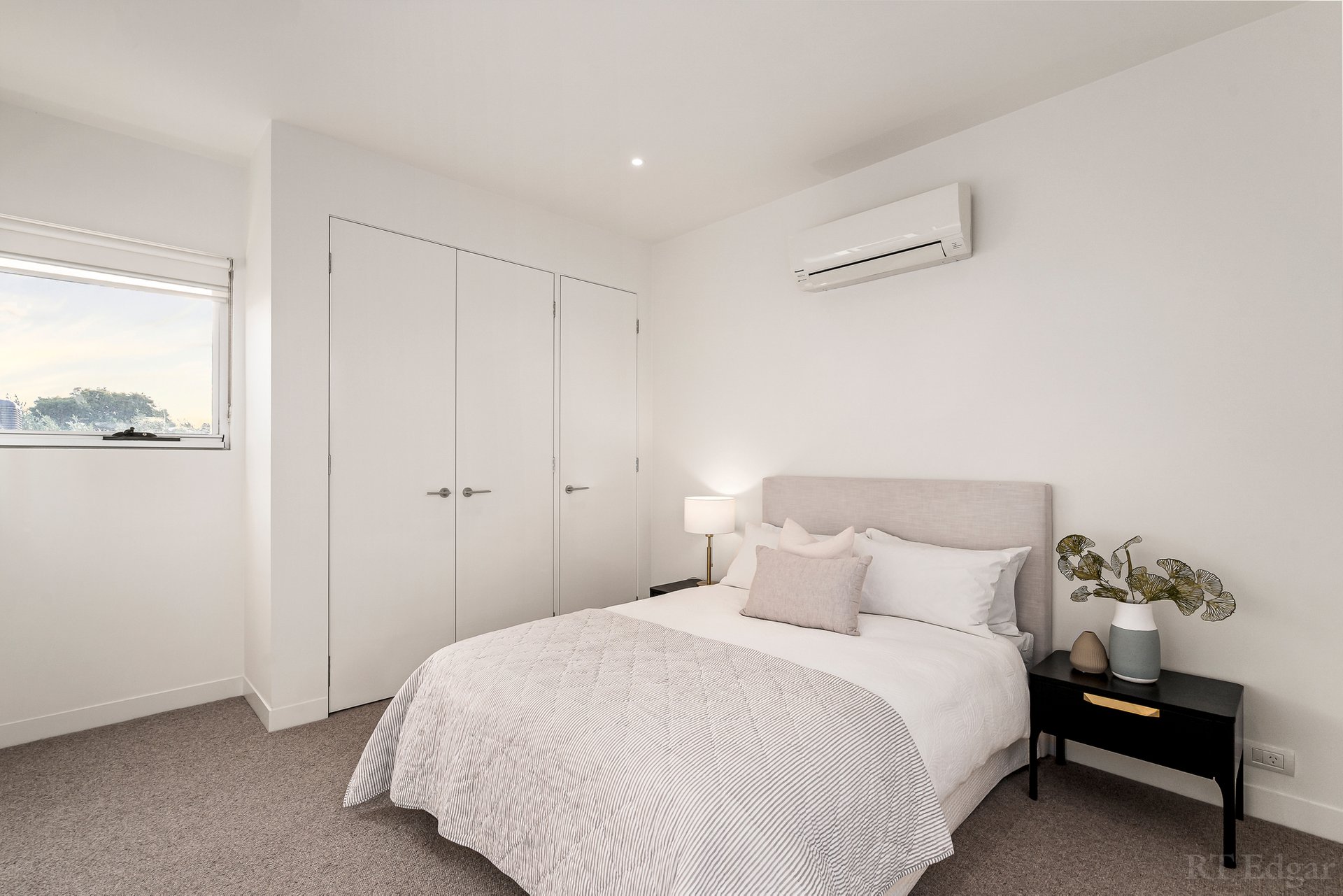 Property Gallery Thumbnail 12