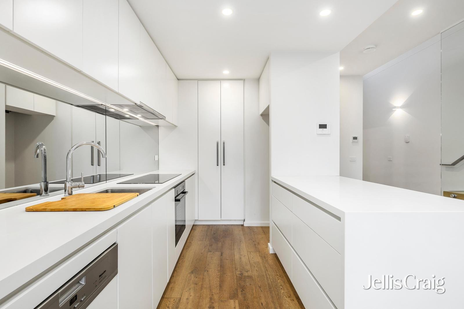 19/19 Landcox Street, Brighton&nbsp;East image 8