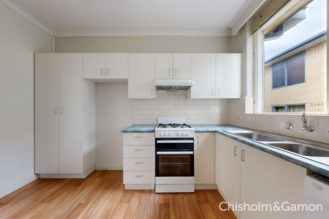 19/2 Robe Street, St Kilda image 2