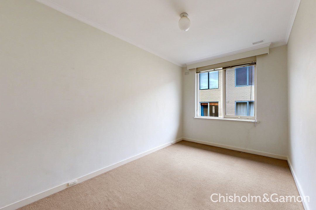 19/2 Robe Street, St Kilda image 3