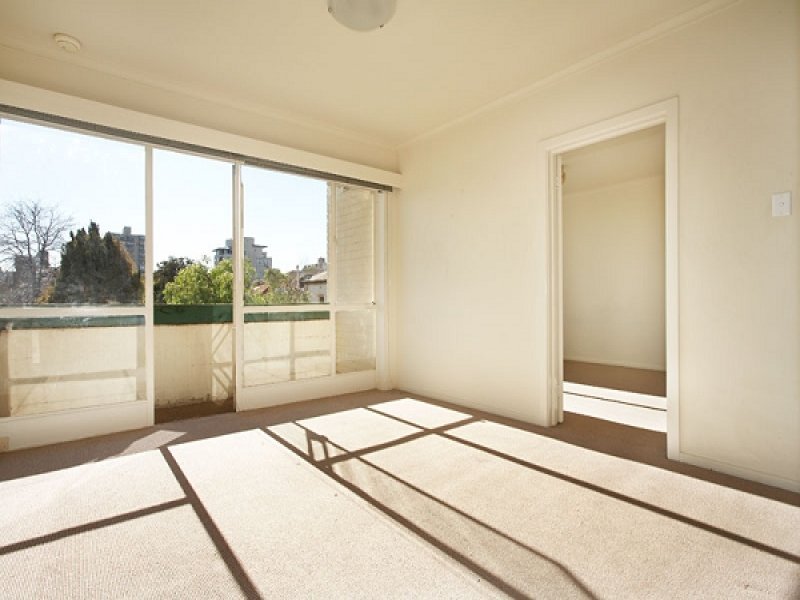 19/245 Williams Road, South Yarra image 2