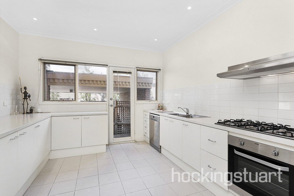 1/926 Canterbury Road, Box Hill South image 5