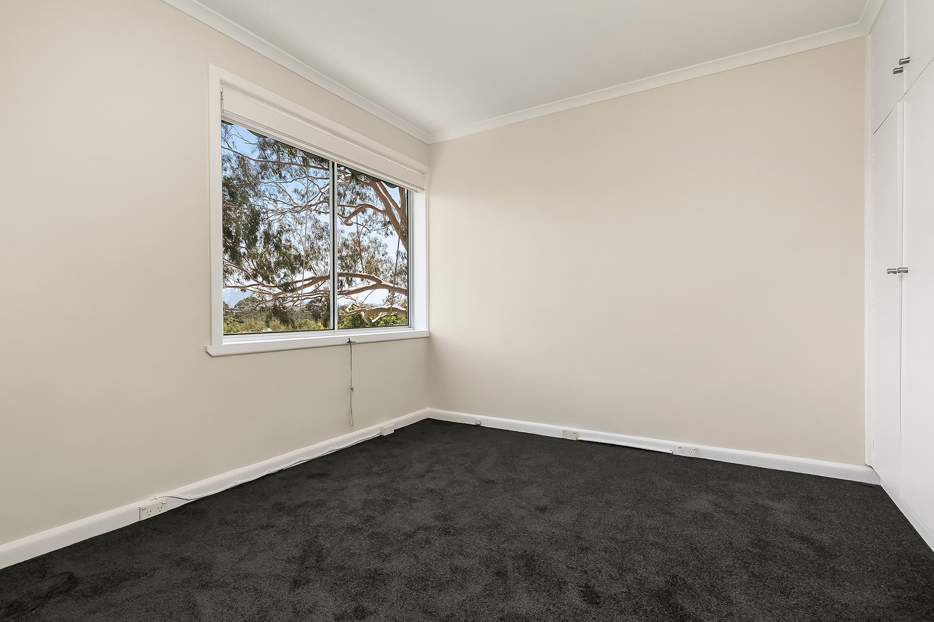 Property Gallery Thumbnail 3
