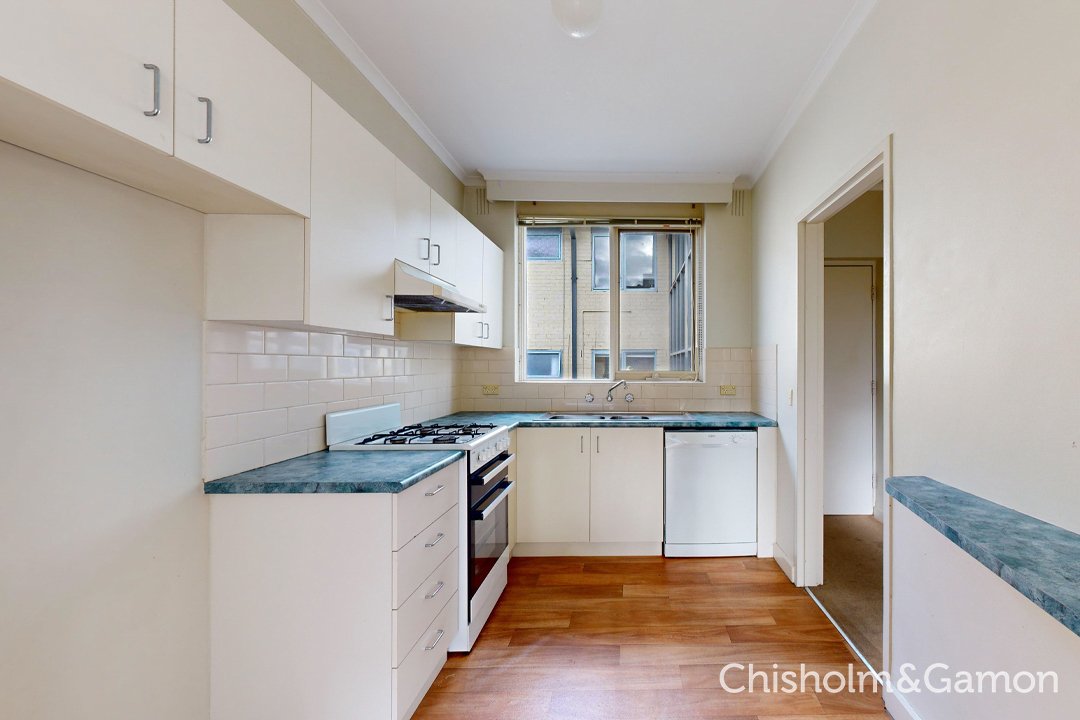 19/2a Robe Street, St Kilda image 1