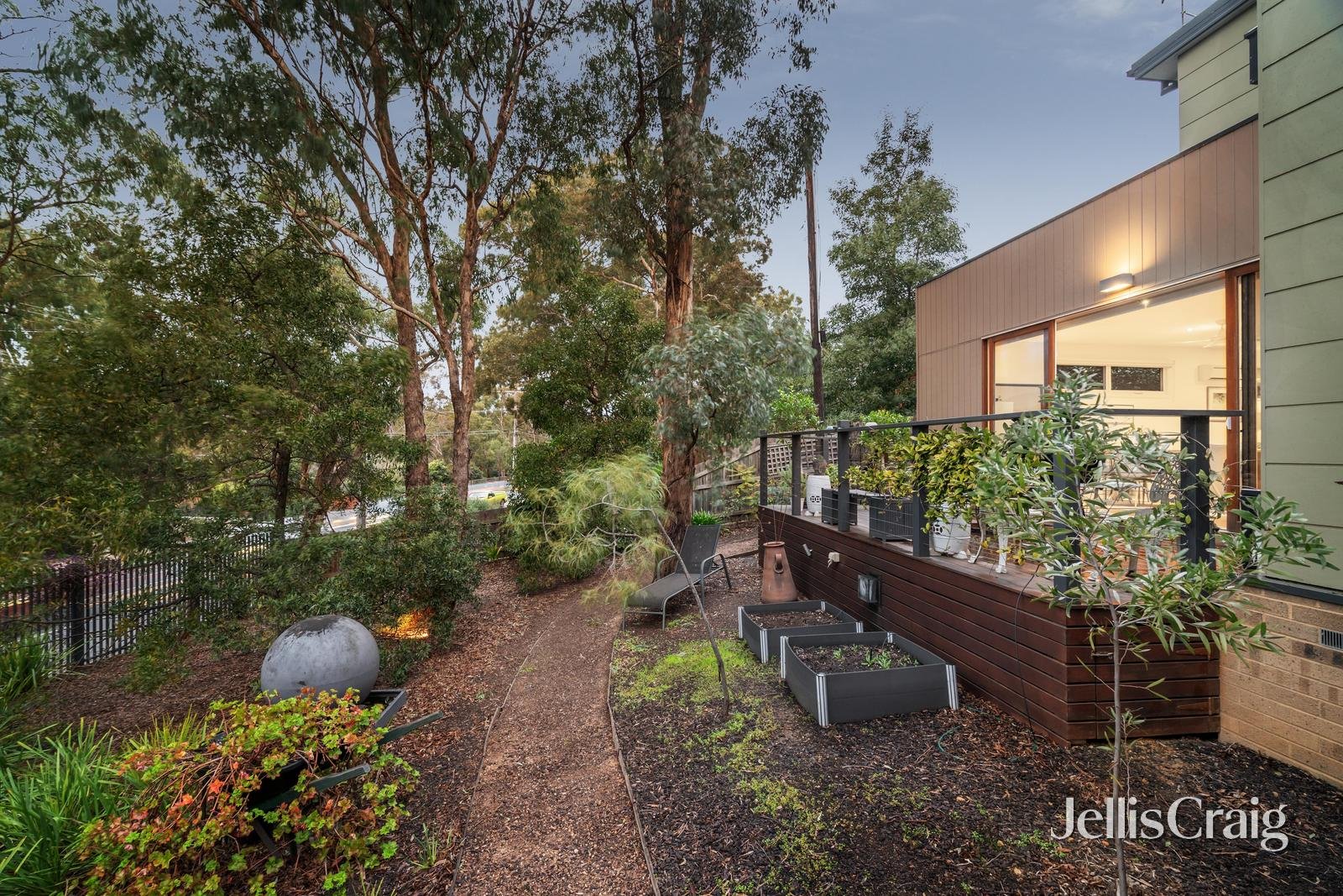 1/93 Karingal Drive, Briar Hill image 12