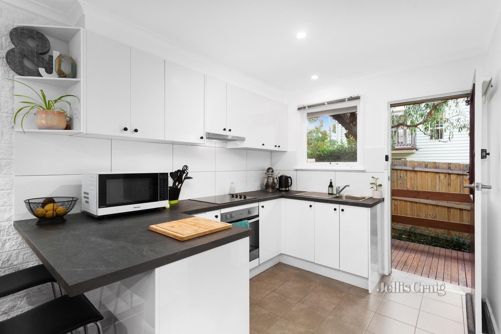 1/94 Mountain View Road, Montmorency image 2