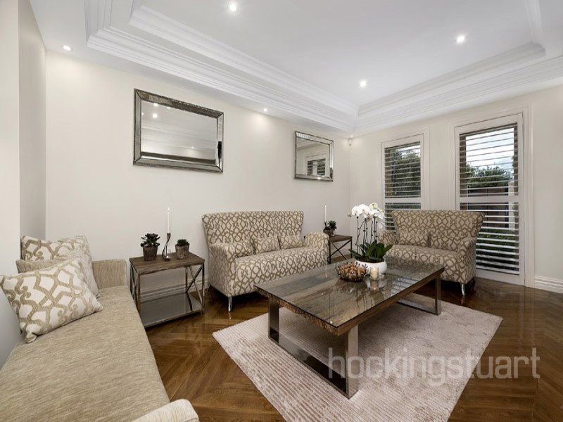 1/94 Warrigal Road, Surrey Hills image 2