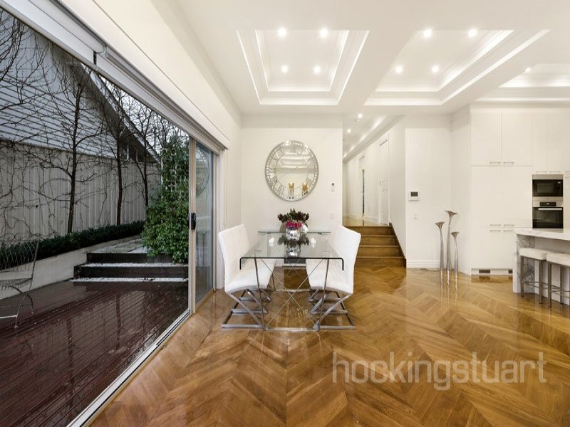 1/94 Warrigal Road, Surrey Hills image 5
