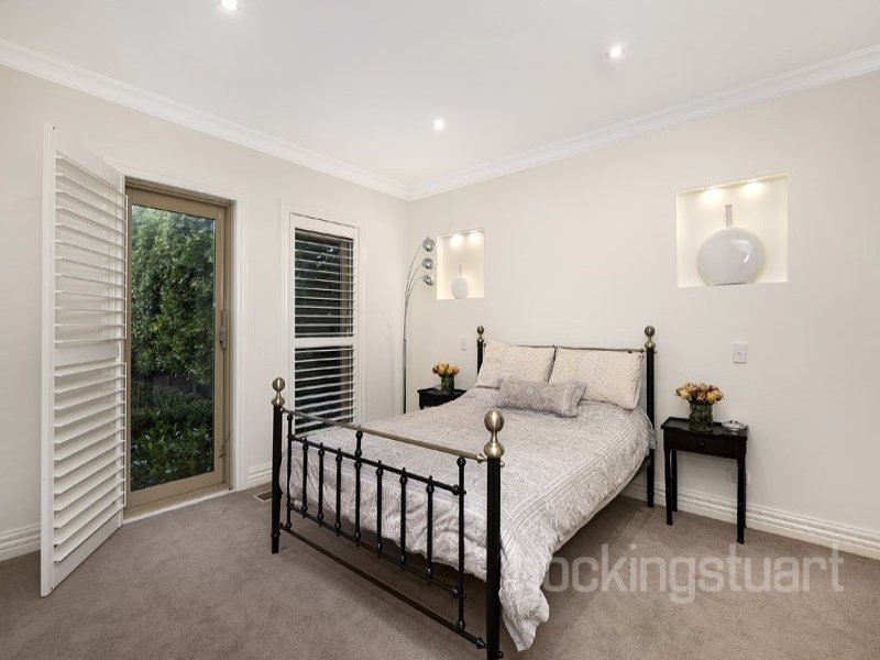 1/94 Warrigal Road, Surrey Hills image 6