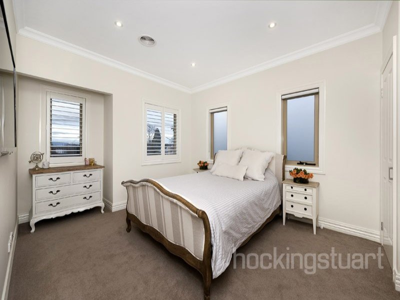 1/94 Warrigal Road, Surrey Hills image 9