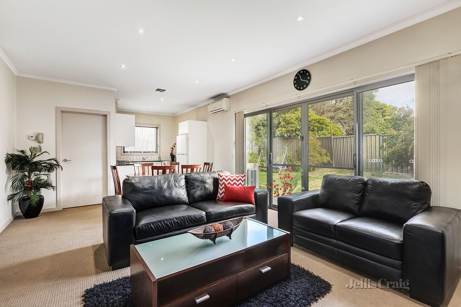 19/40 Highclere Avenue, Mount Waverley image 2