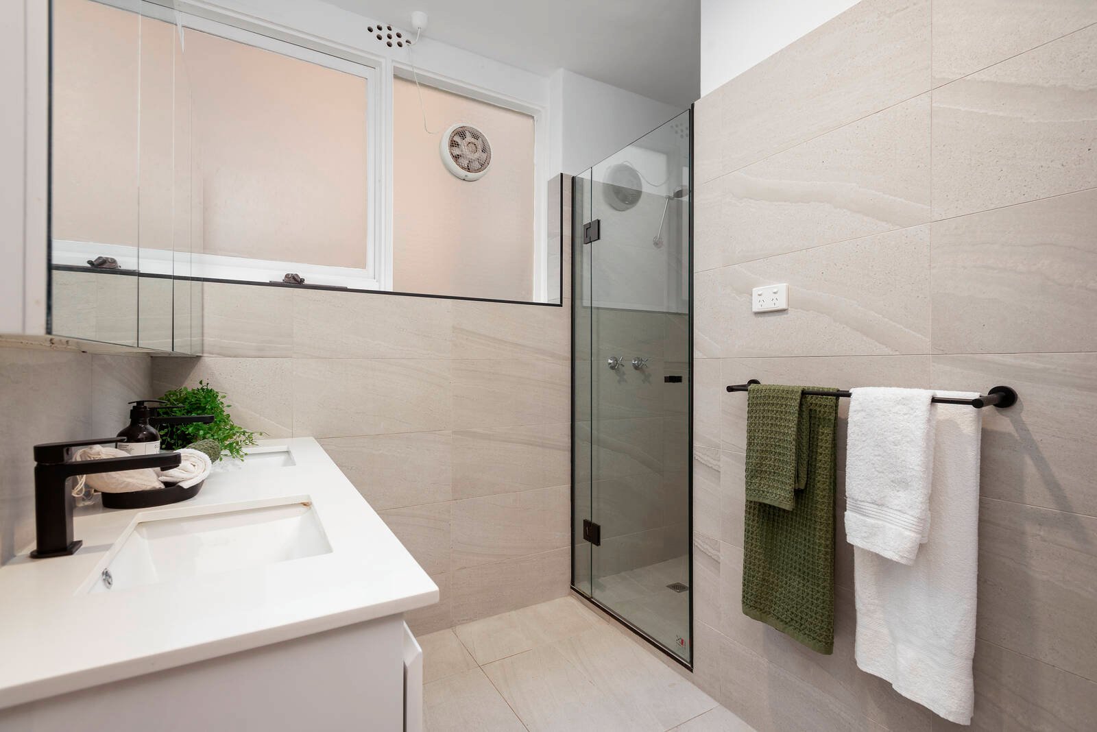 Property Gallery Thumbnail 12