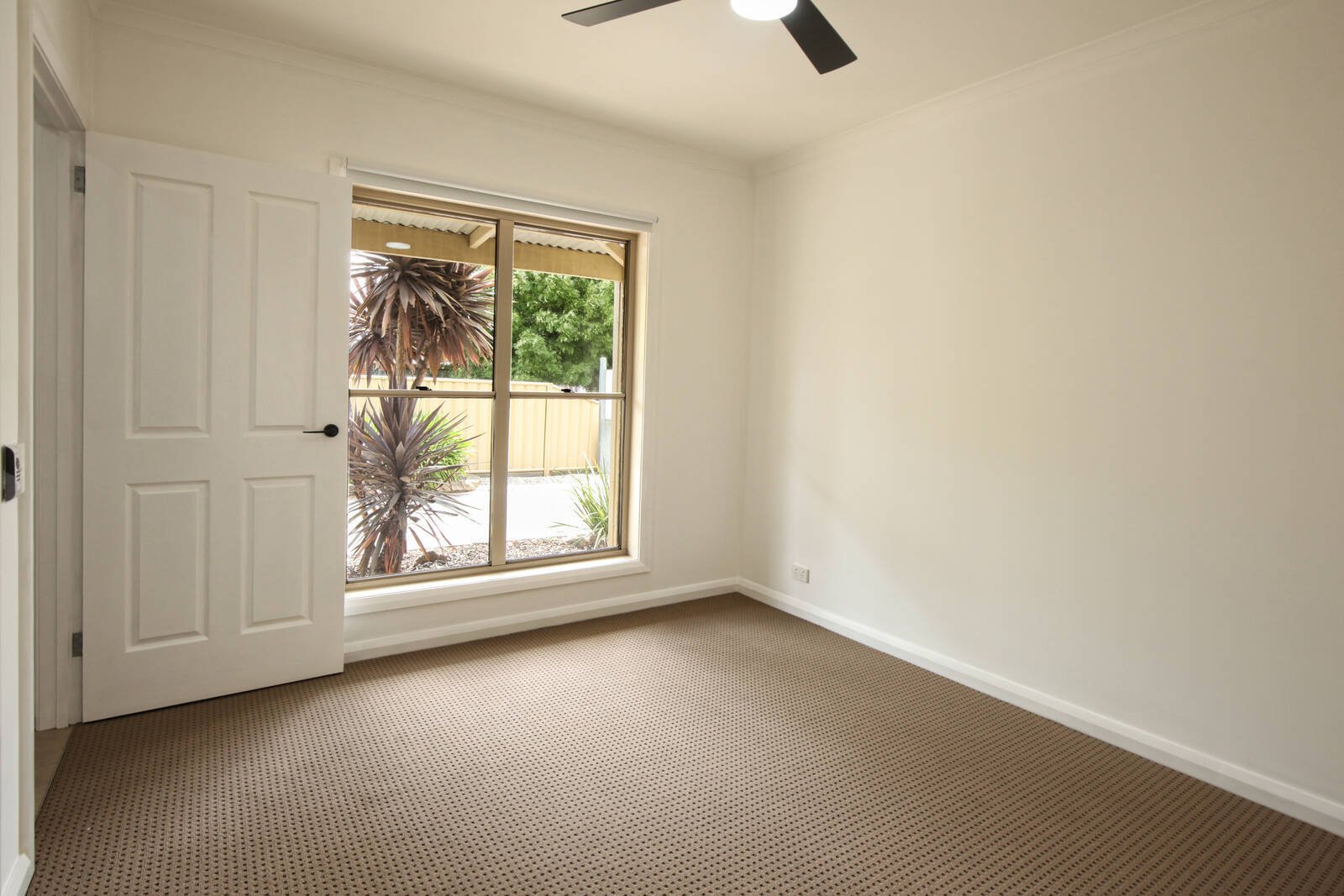 Property Gallery Thumbnail 6