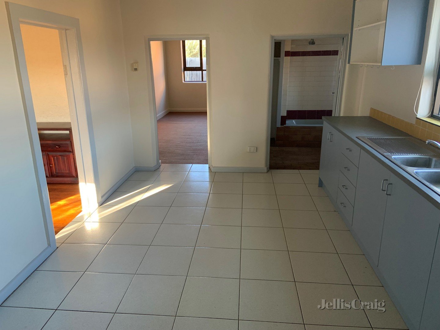 1/95 Munro Street, Coburg image 3