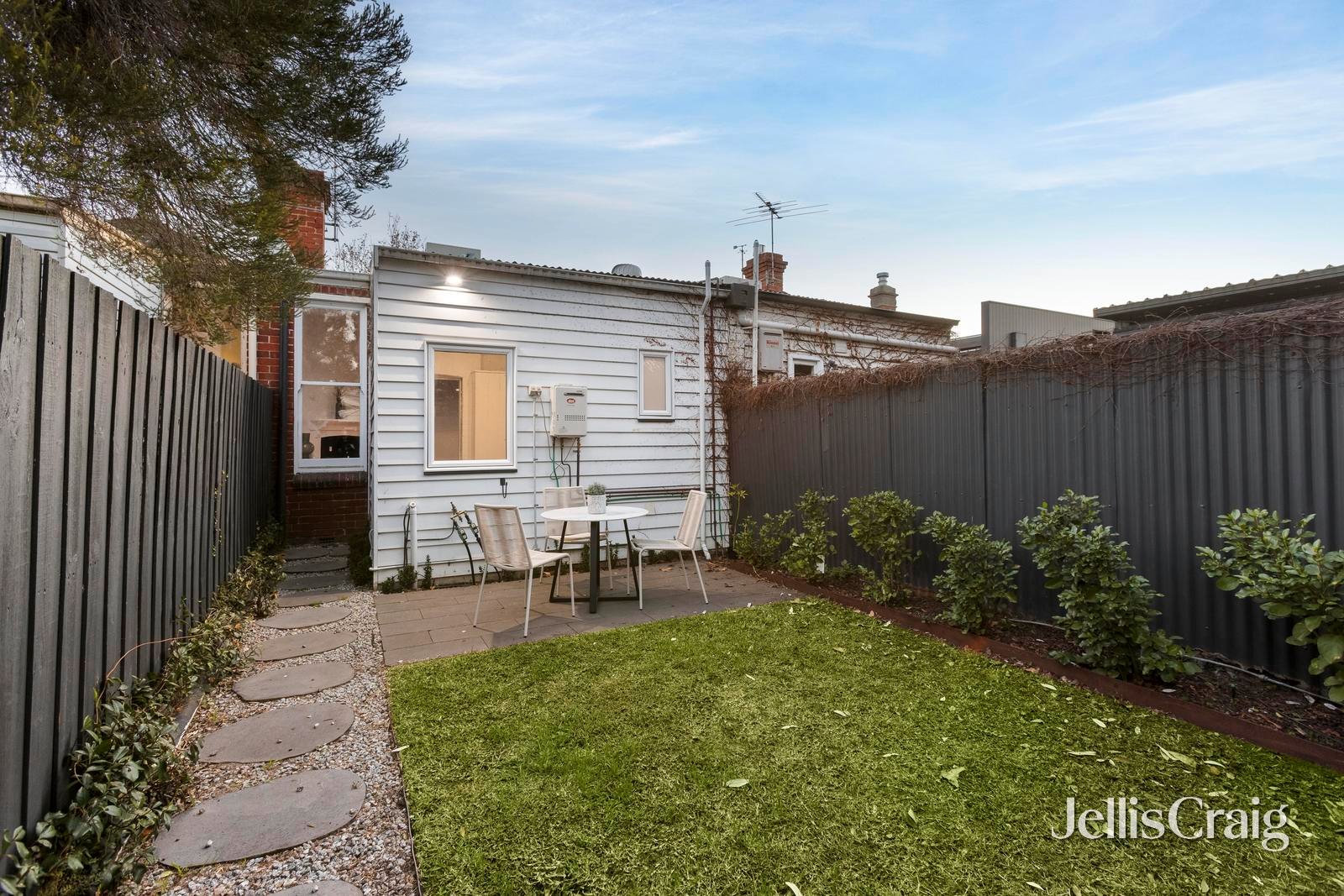 195 Page Street, Middle Park image 8