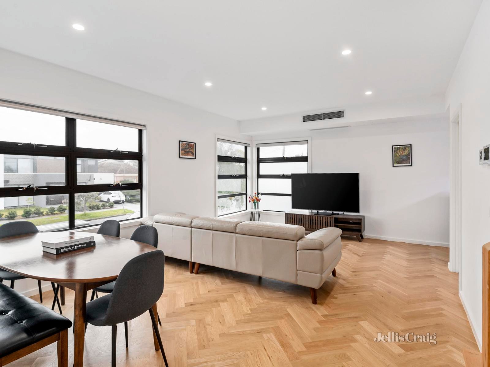 1/96 Beverley Street, Doncaster East image 3