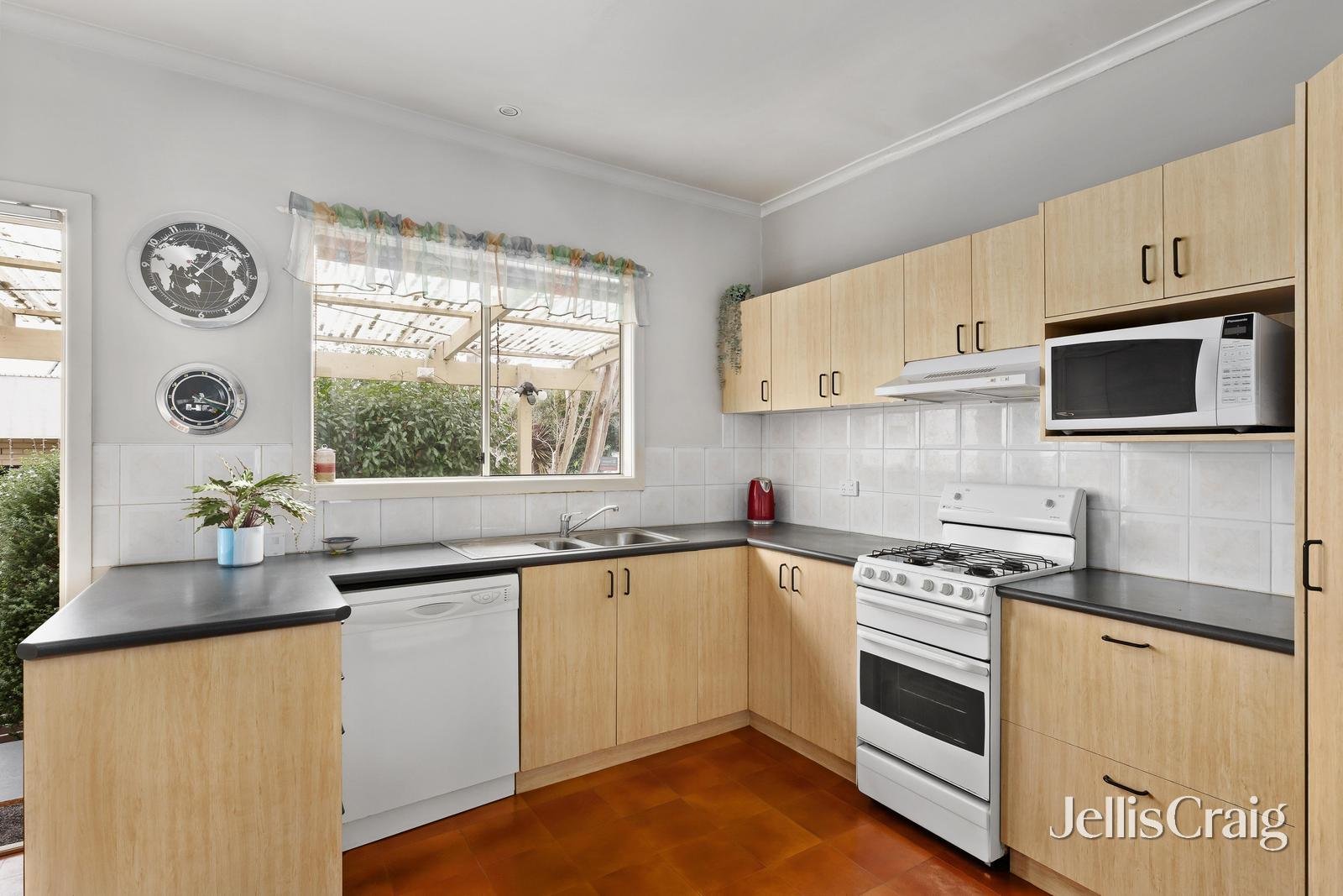1/96 Castlewood Street, Bentleigh&nbsp;East image 5